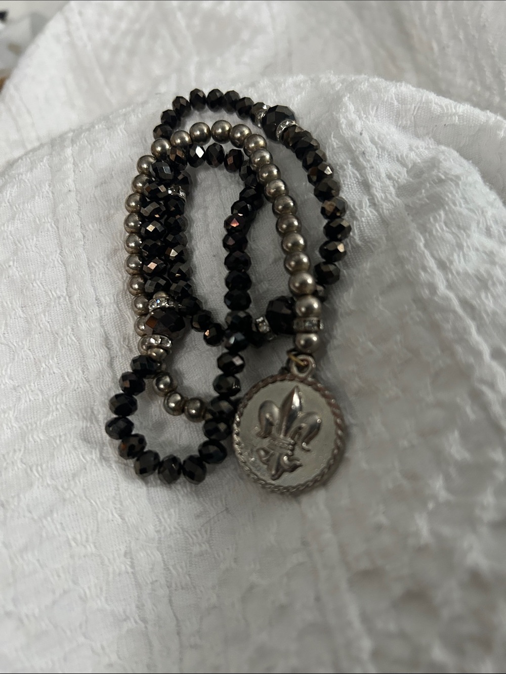 Three elasticated bracelets - Picture 2 of 3